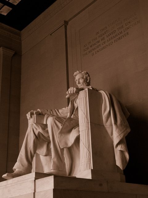 Lincoln from below, the inscription overhead